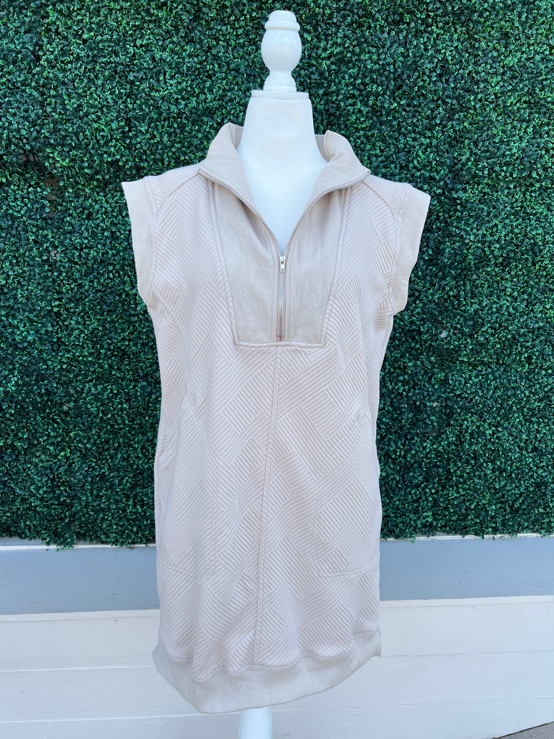 COLLARED DROP SHOULDER HALF ZIP TEXTURED DRESS WITH SIDE POCKETS