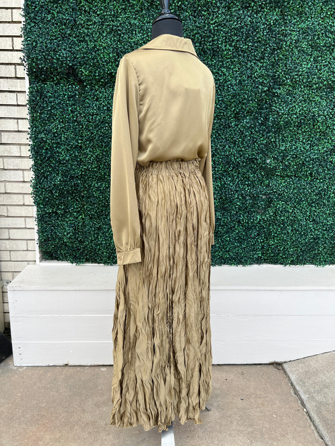 Gold Crinkle Maxi Skirt bronze elastic waist holiday outfit made in italy womens boutique