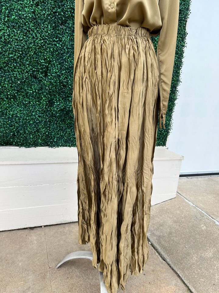 Gold Crinkle Maxi Skirt bronze elastic waist holiday outfit made in italy womens boutique matching top metallic fabric tres chic
