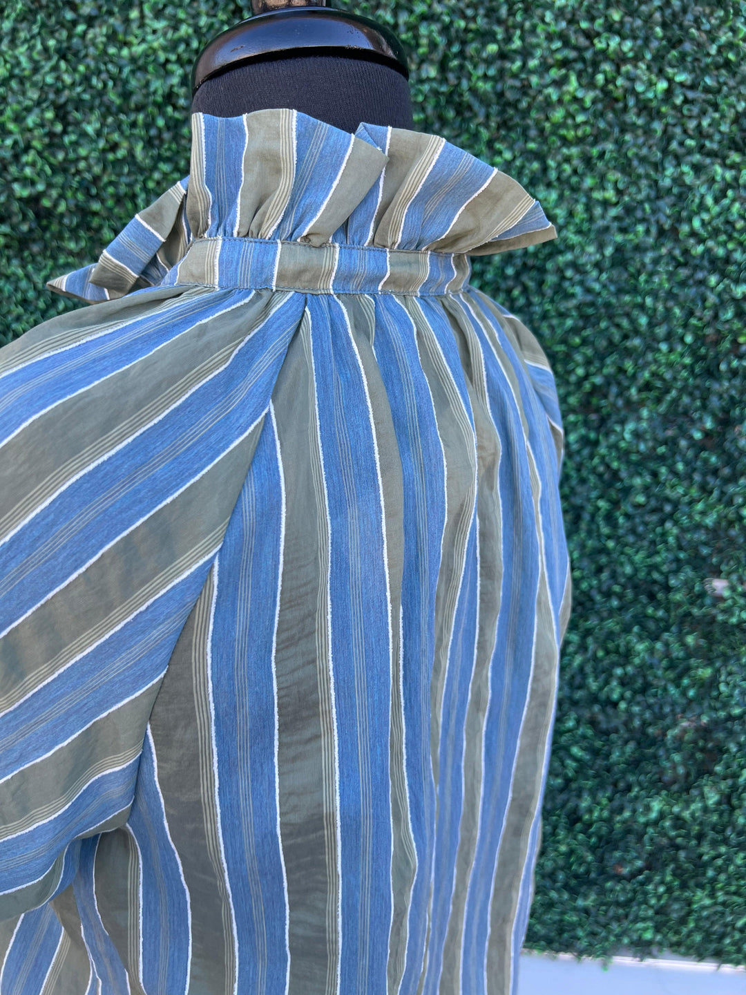Stripe Blouse jade brand with elastic at wrists high end women&