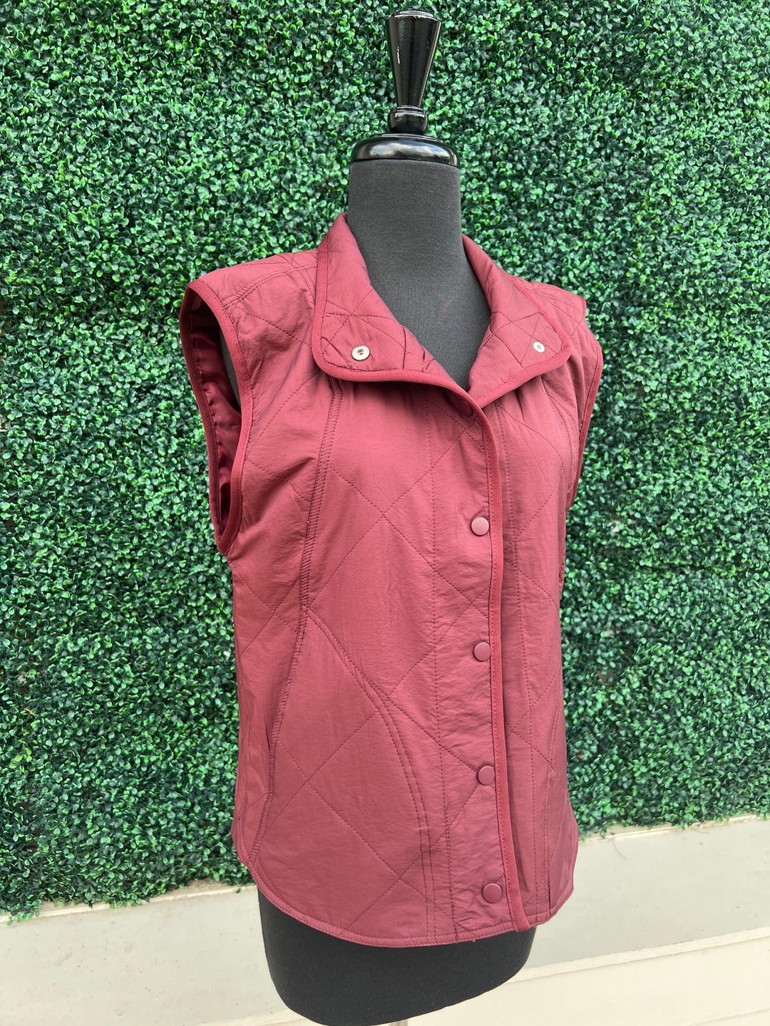 Thin Padded Quilted game day Vest burgundy tres chic boutique texas football with pockets
