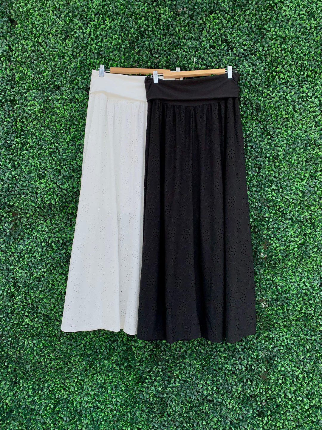 Black and white color options at women&