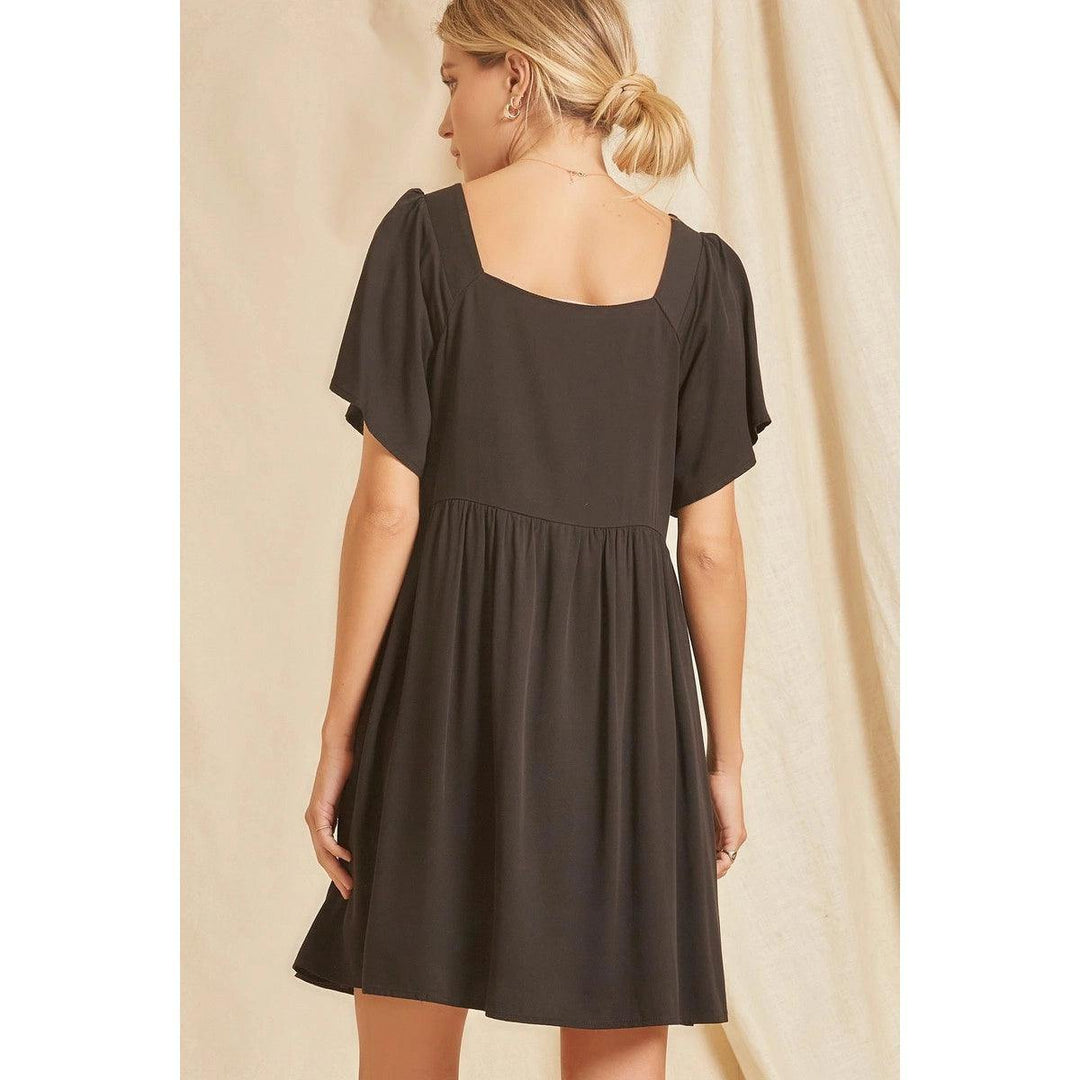 Flutter Embroidered Dress - Très Chic