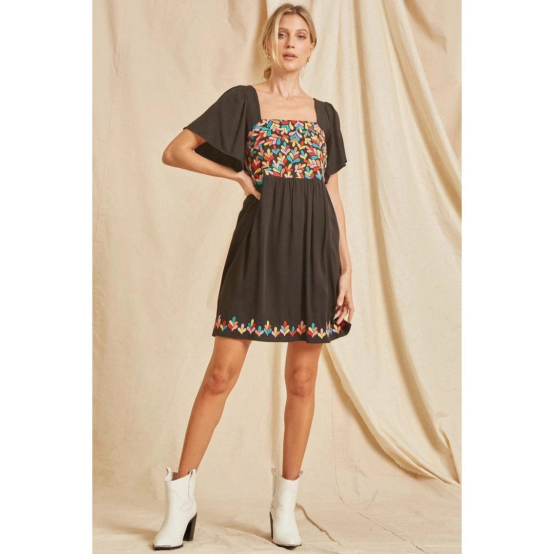 Flutter Embroidered Dress - Très Chic