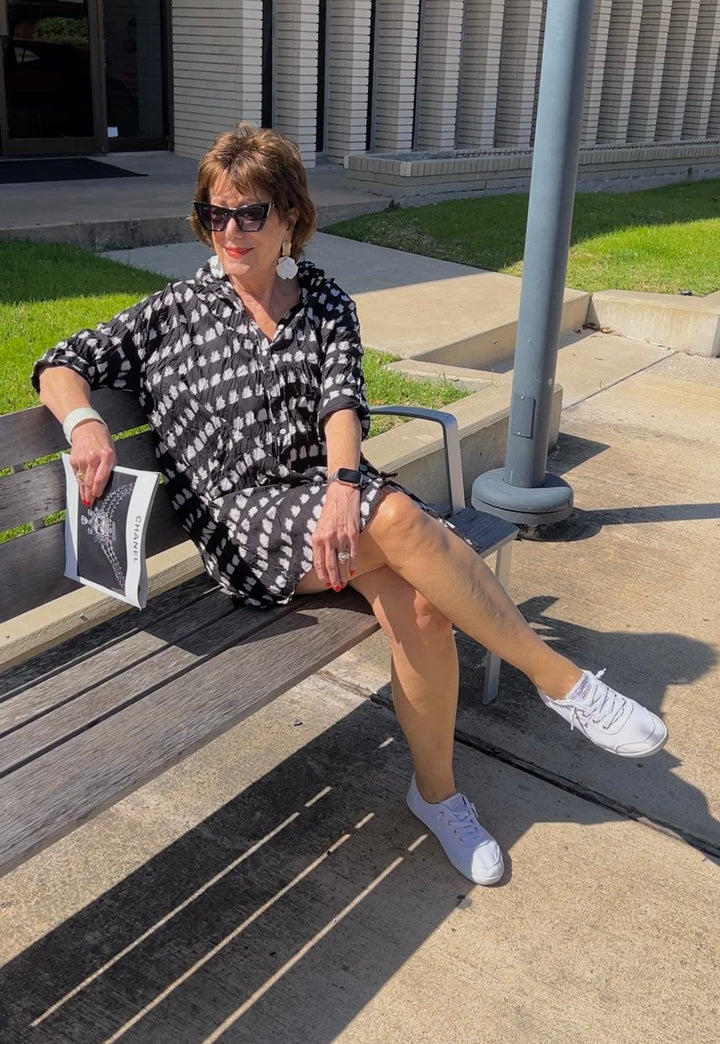 tres chic womens boutique online with cotton dresses black and white button up. roll tab sleeves dressaddict brand