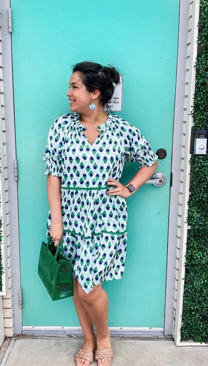 Graphic Print Tiered Dress - Très Chic