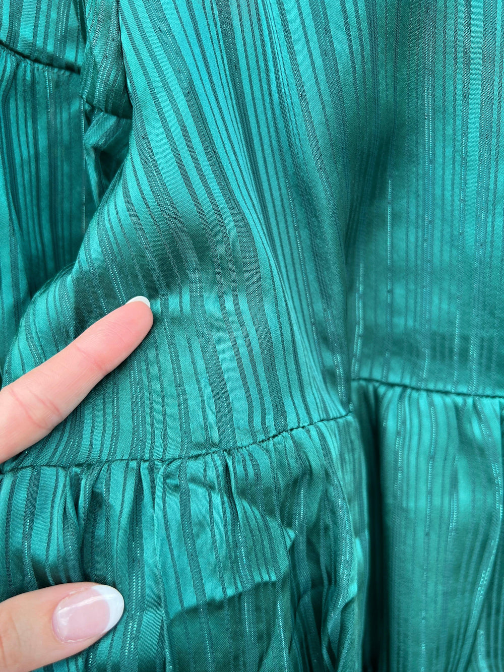 tres chic womens online boutique with jade and joy joy green holiday dress