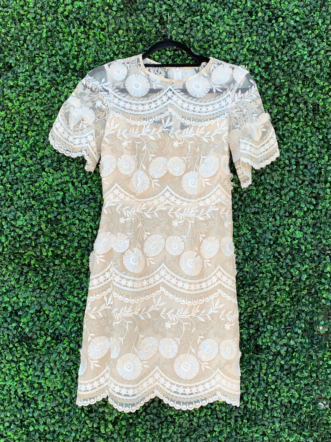 Applique Cocktail Dress - Très Chic