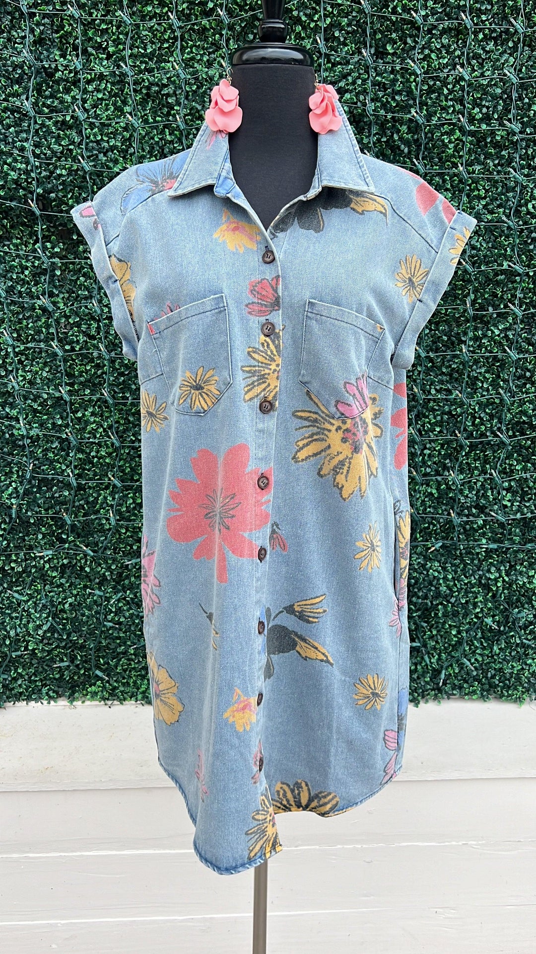 Floral denim she and sky brand button up cap sleeve shirt dress with front pockets boutique