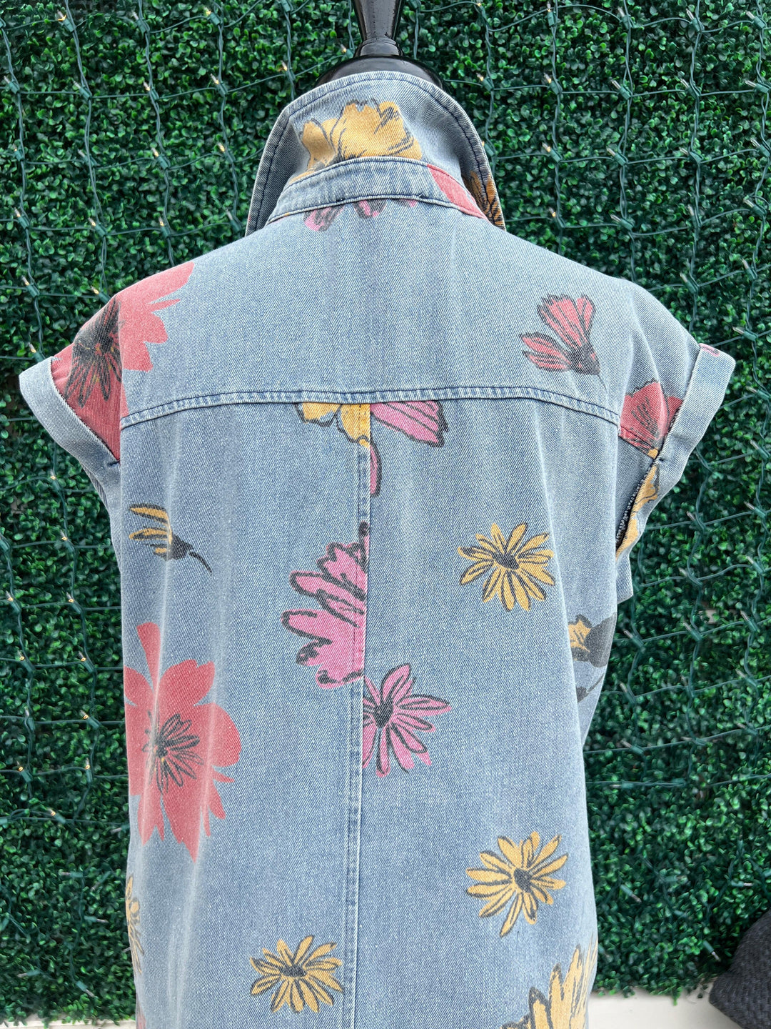 Floral denim she and sky brand button up cap sleeve shirt dress with front pockets boutique