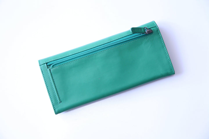 white dress boutique - wallets