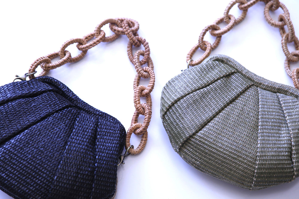 Straw Link Purse - Très Chic