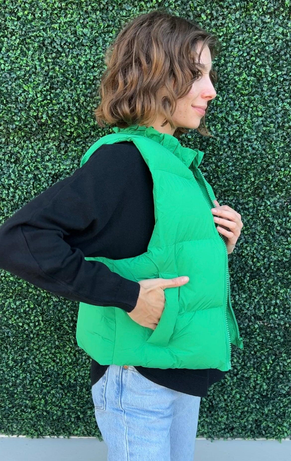 Kelly green ruffle neck geegee brand cropped short puffer vest with pockets