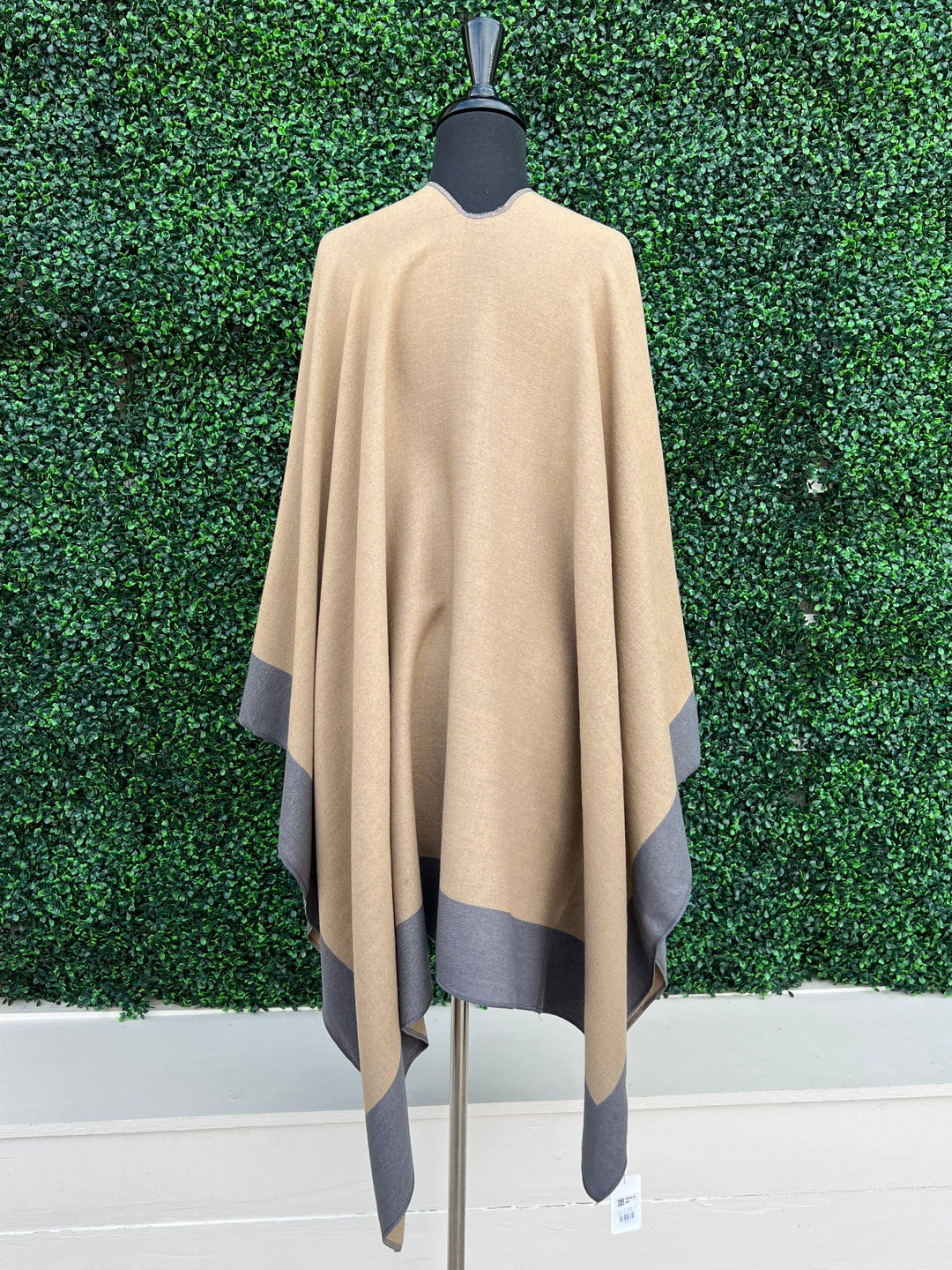 ​​trendy online boutiques fall winter wrap