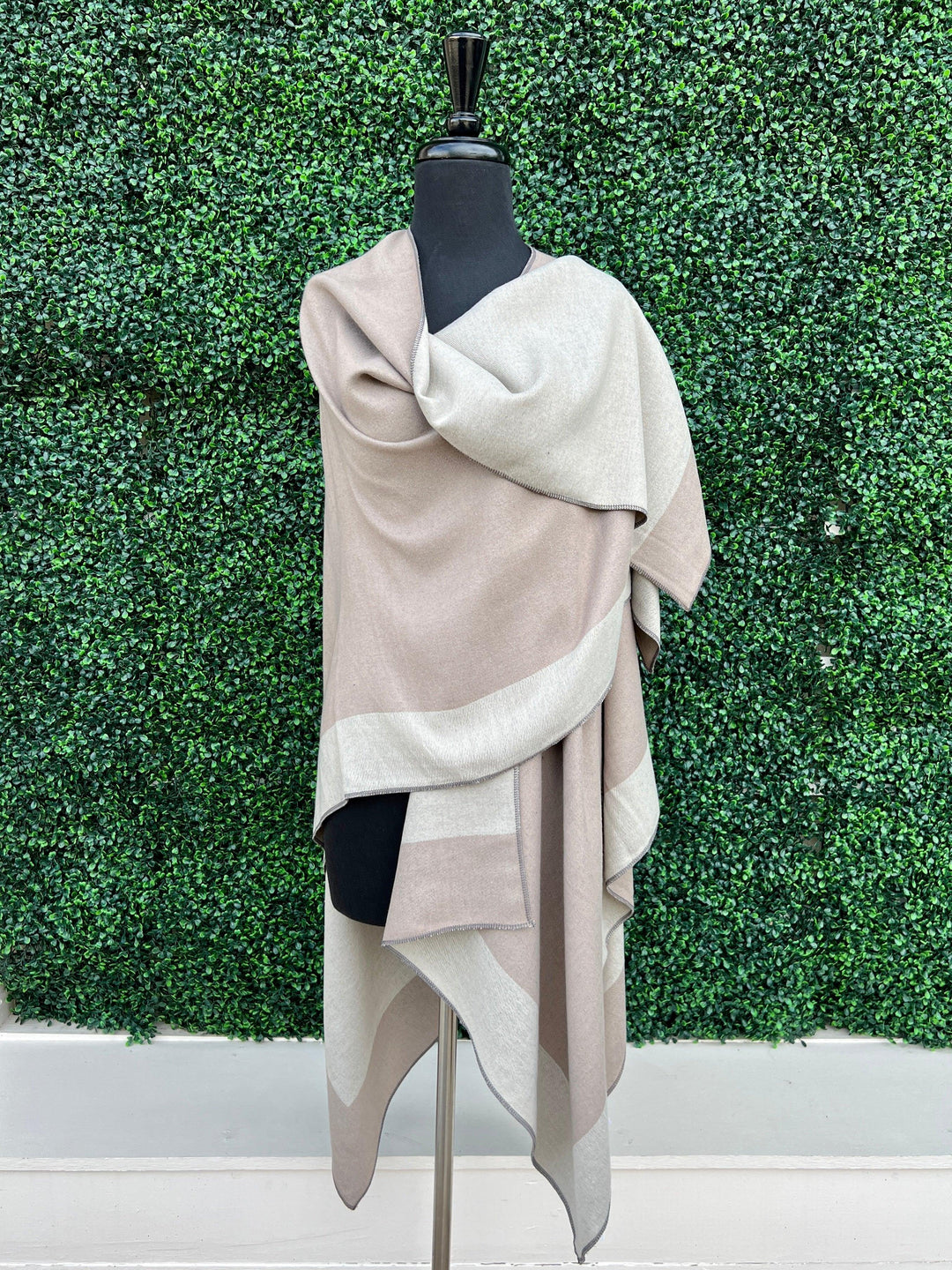 Women’s dress boutique-like tootsies wrap