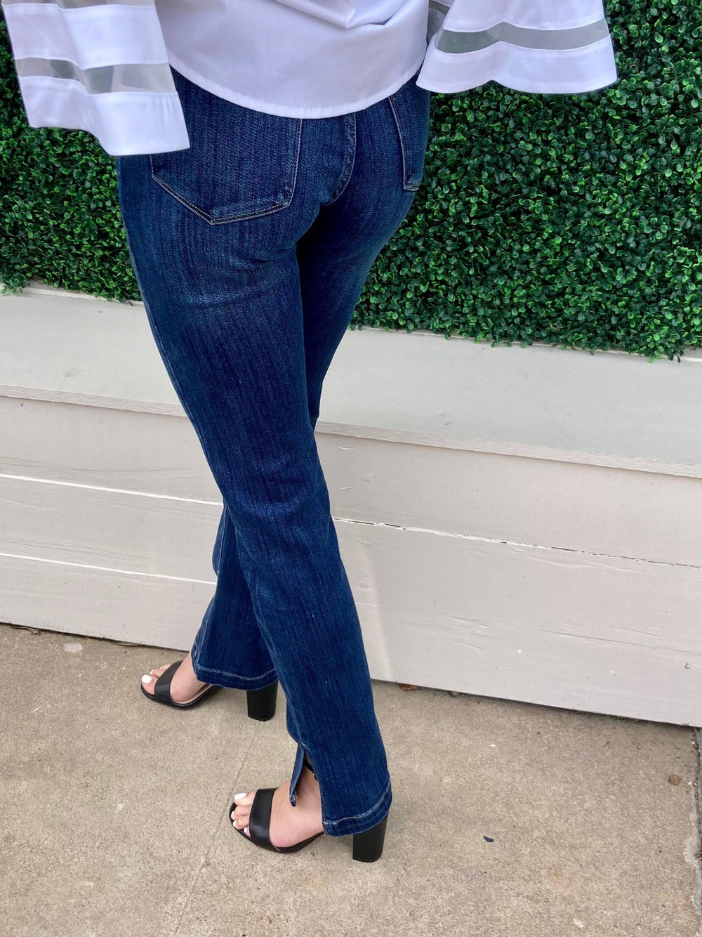 Split Hem Jean - Très Chic