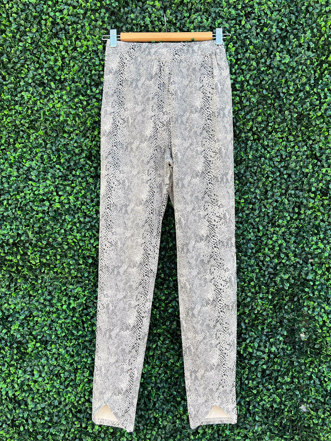 Boutique cerca de mi (close to me) leggings