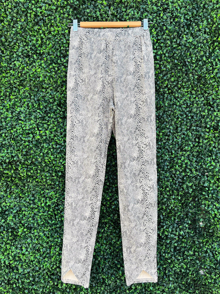 Boutique cerca de mi (close to me) leggings