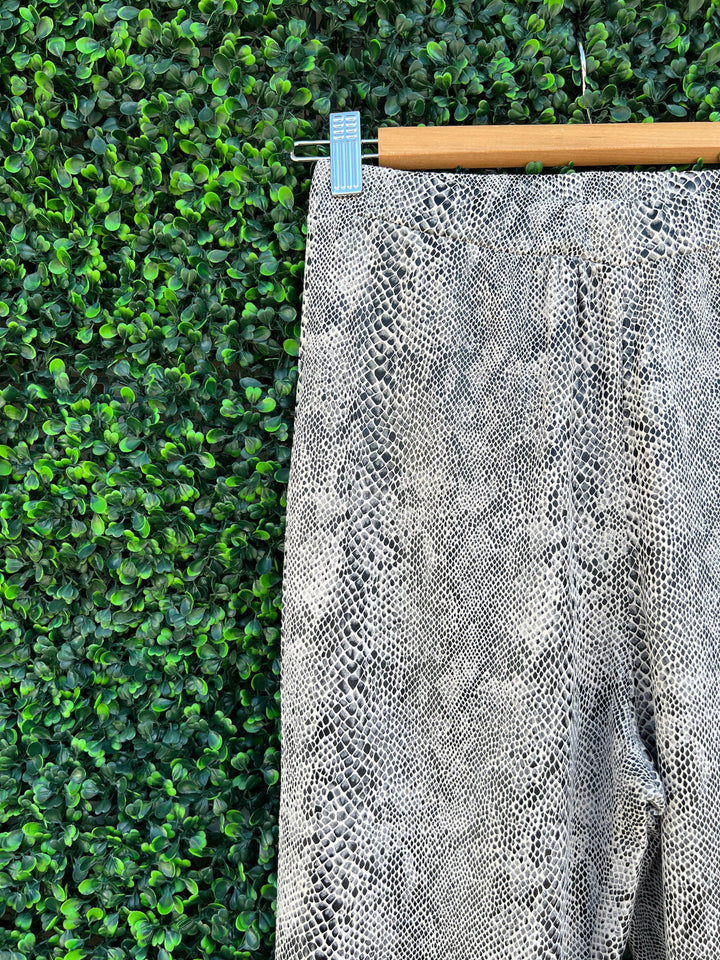snakeskin stretch pant- Tres chic