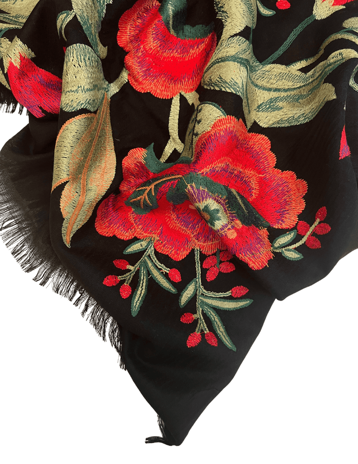 womens gift store tres chic shawls and wraps