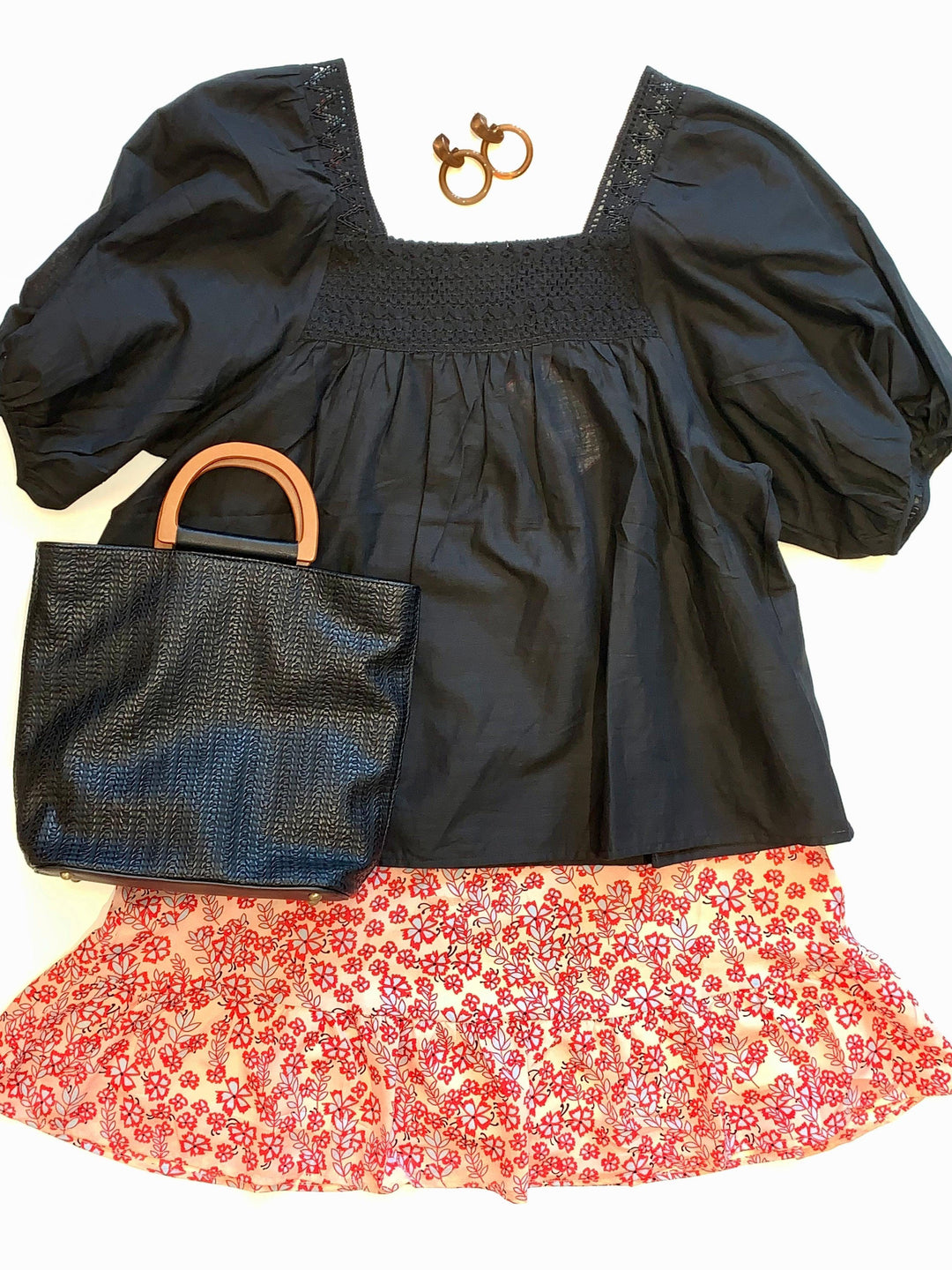 how to wear this puff sleeve top from the womens boutique Tres Chic