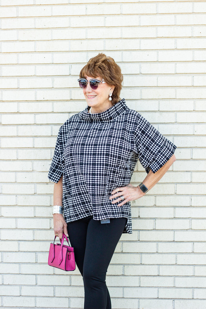 Jackie O Black and White Top - Très Chic