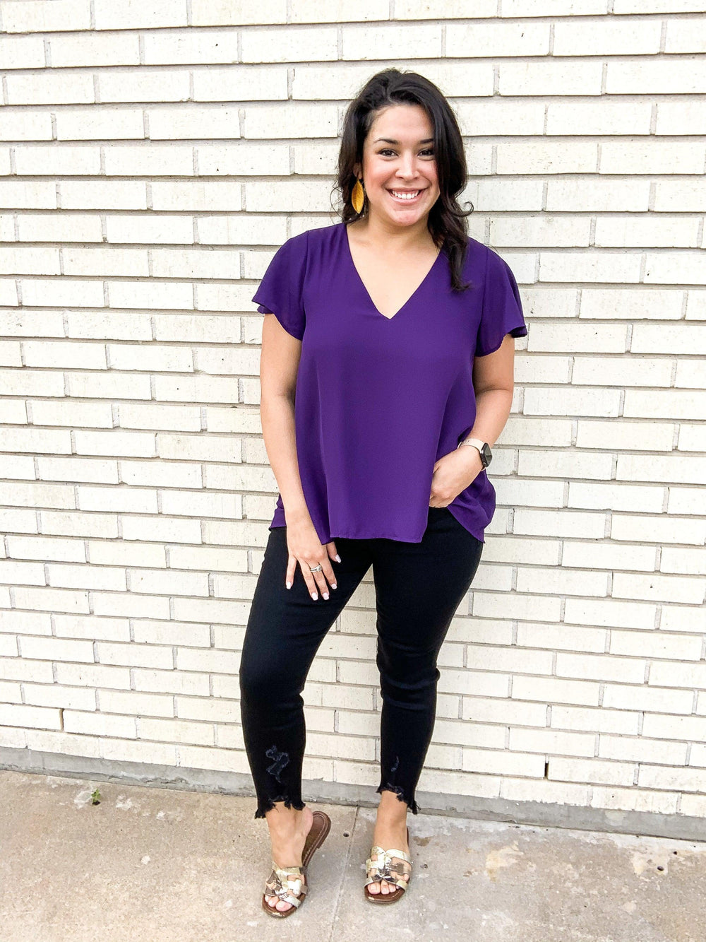Flutter Sleeved V-Neck Top - Très Chic