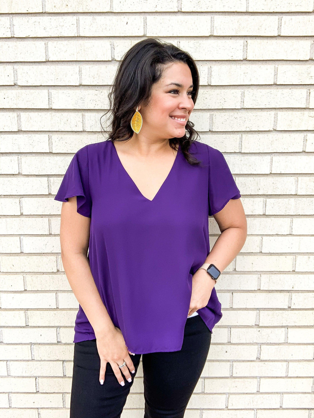 Flutter Sleeved V-Neck Top - Très Chic