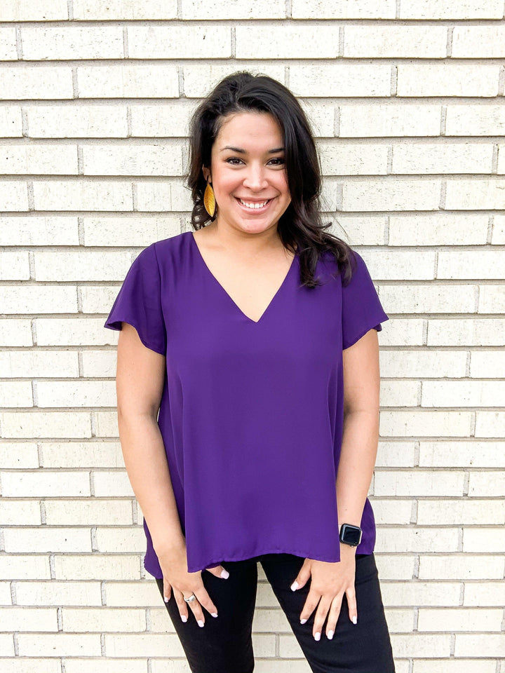 Flutter Sleeved V-Neck Top - Très Chic