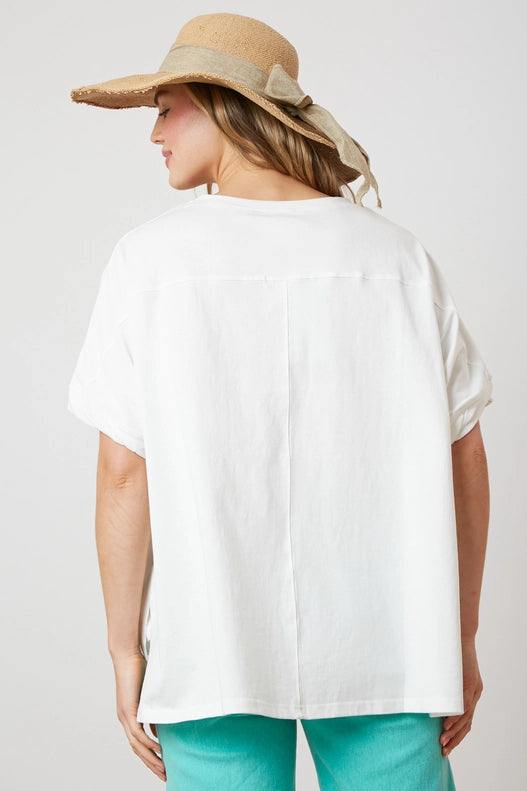 sparkling sequin pool tube embroidery, short sleeves, and a round neck, this oversized cotton tee