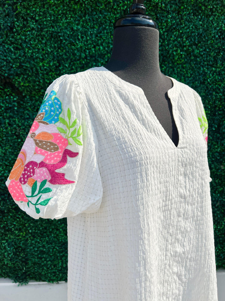 V neck embroidered colorful florals puff sleeve seersucker texture top  Jodifl Brand