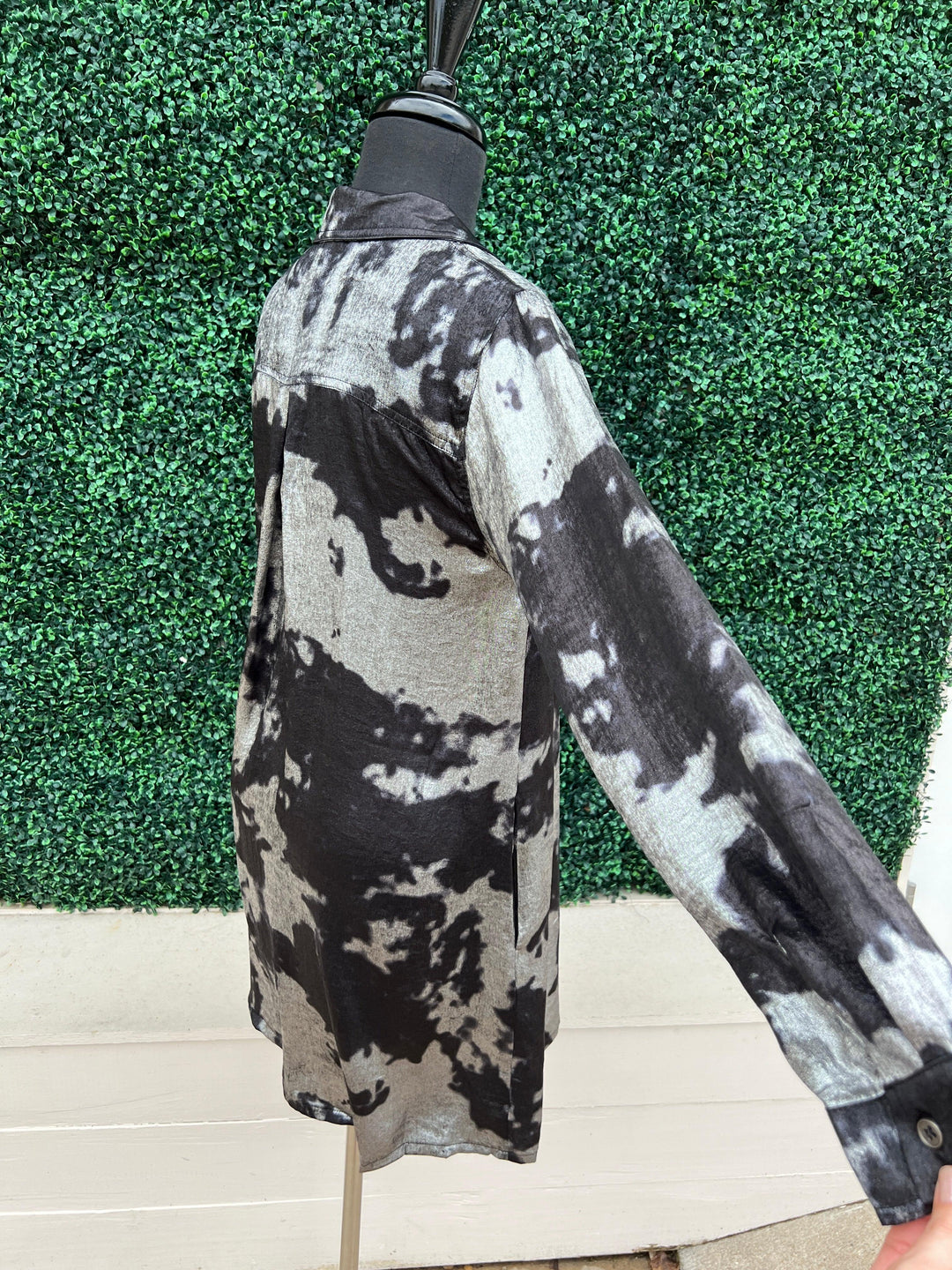 metallic tie-dye front pockets shirt dress knee length festive for the holidays jodfil brand dresses with pleat at back